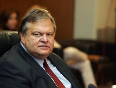 Ε.Βενιζέλος σε Τσίπρα: «Εναλλάσσεστε στους ρόλους με την άνεση του πολιτικού κυνικού τυχοδιώκτη»